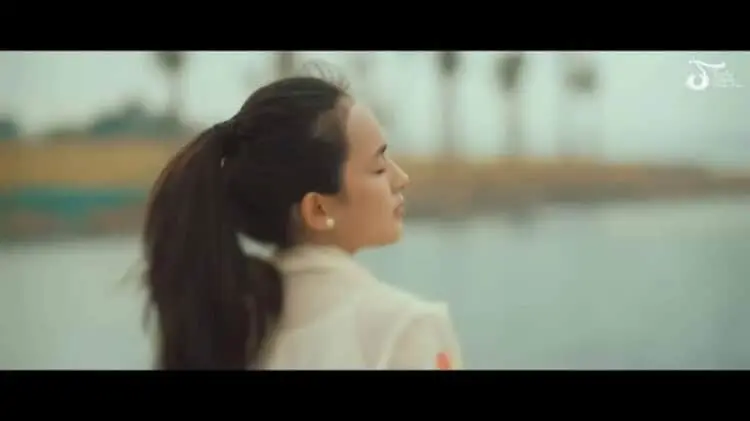 Lirik Lagu Rela - Shanna Shannon