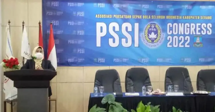Bupati Serang Ratu Tatu Chasanah, menyampaikan sambutan pada Kongres PSSI Kabupaten Serang. (ISTIMEWA)