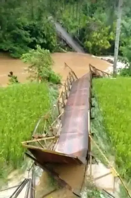 Jembatan Gantung di Lebak Putus, 9 Siswa SMP Terjun Bebas dan Luka-Luka