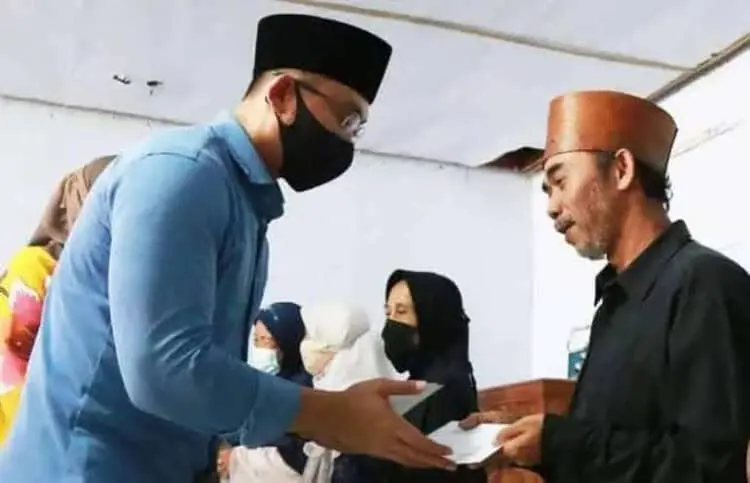 Bagikan Zakat ASN ke Marbot dan Guru Ngaji Se-Pandeglang, Wagub Andika: Jangan Ada Potongan