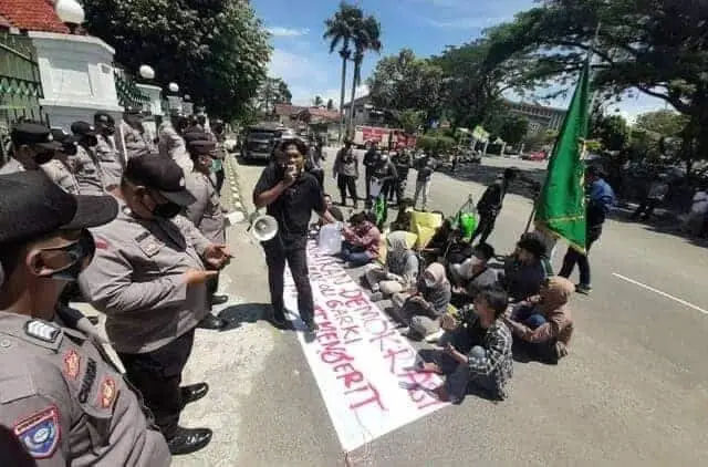 Mahasiswa Protes Pernyataan Mantan Bupati Lebak yang Klaim Ulama Dukung 3 Periode Presiden Jokowi