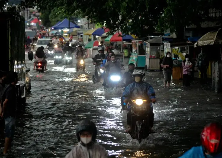 Foto Banjir di Jalan Cemara Raya Karawaci, Kota Tangerang