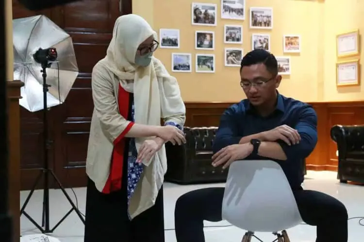 Andika Hazrumy Jadi Model Fotografer Disabilitas