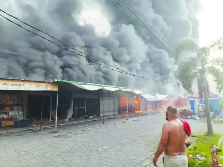 Kios Perumahan Mutiara Garuda Diduga Pakai Listrik Ilegal