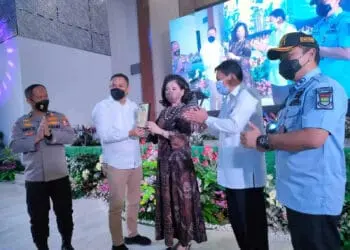 Kepala Kejari Kabupaten Tangerang Nova Elida Saragih Diberi Gelar Bunda Desa Oleh Apdesi