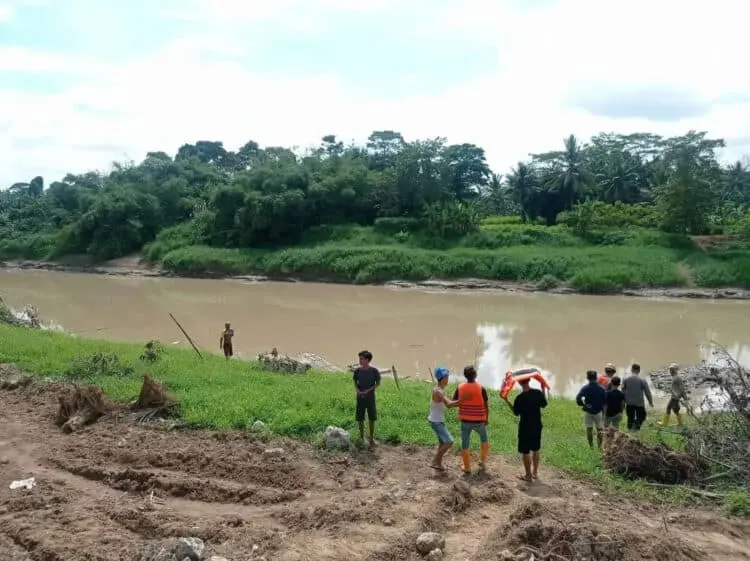 Sesosok Mayat Pria Mengambang di Sungai Ciujung