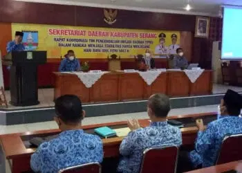 Sekda Kabupaten Serang Tubagus Entus Mahmud Sahiri, menyampaikan sambutan saat memimpin rakor TPID. (ISTIMEWA')
