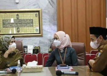 Kepala BPS Kabupaten Serang (kanan), melakukan rapat koordinasi dengan Bupati Serang Ratu Tatu Chasanah. (ISTIMEWA)