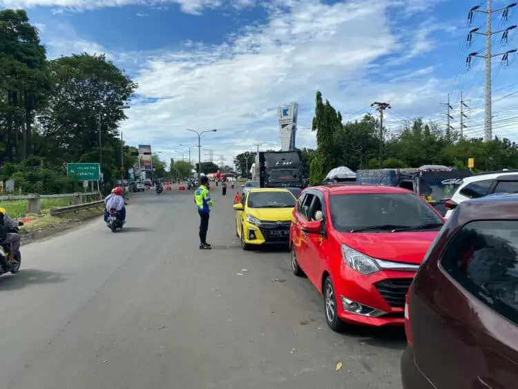 Puncak Arus Mudik, Antrean Hingga 5 Km dari Km 94 hingga Gerbang Tol Merak