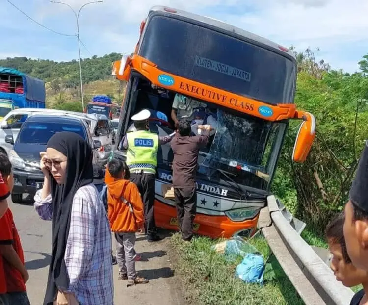 Empat Kendaraan Terlibat Kecelakaan Beruntun di Tol Tangerang Merak KM 95 A