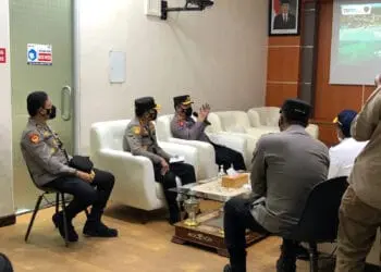 Kapolda Banten Dampingi Kapolri Tinjau Langsung Arus Mudik di Pelabuhan Merak