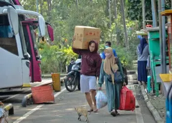 Foto Mudik Lebih Awal di Terminal Poris Plawad Tangerang