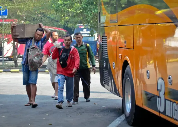 Foto Mudik Lebih Awal di Terminal Poris Plawad Tangerang