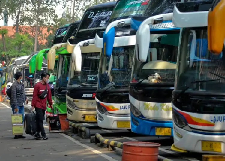 Foto Mudik Lebih Awal di Terminal Poris Plawad Tangerang