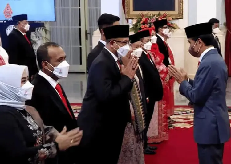 Sah, Jokowi Lantik Anggota KPU dan Bawaslu Periode 2022-2027