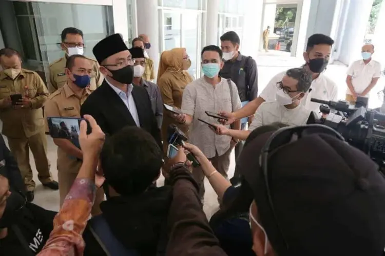 WH Tak Hadiri Paripurna Pemberhentian Jabatan