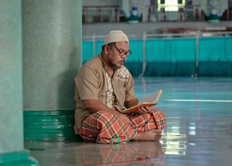 Foto Tadarus Alquran di Masjid Al-Azhom Kota Tangerang
