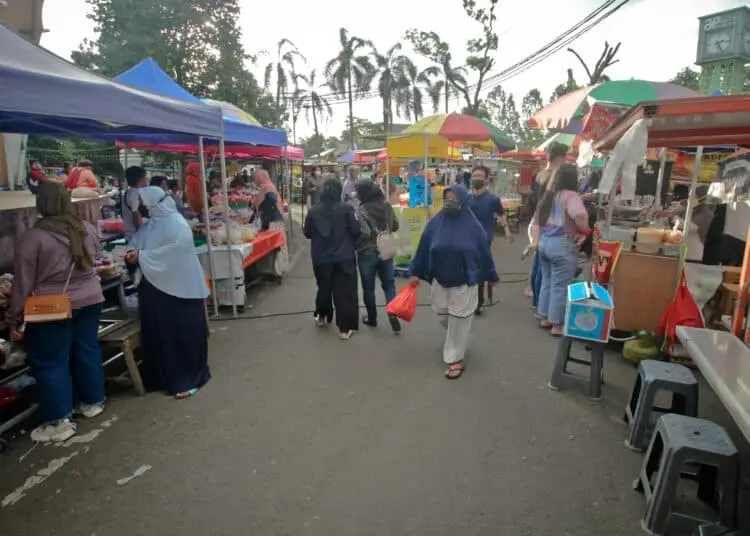 Foto Berburu Takjil di Pasar Lama Kota Tangerang