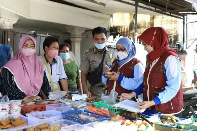 Dinkes Kota Tangerang Cek Kandungan Jajanan Takjil di 13 Kecamatan