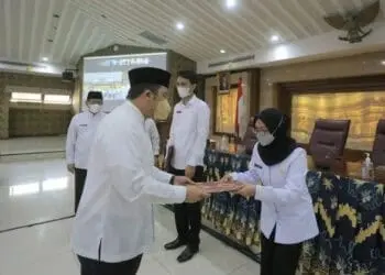 Serahkan SK Pengangkatan CPNS, Wali Kota Arief: Mudah-mudahan tak Hanya Terbaik di Atas Kertas