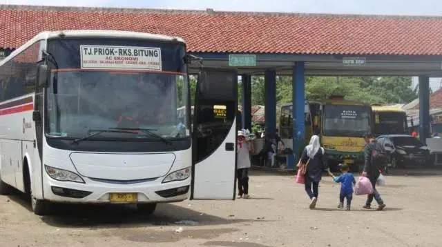 Seminggu Jelang Lebaran, Pemudik di Terminal Mandala Lebak Masih Sepi