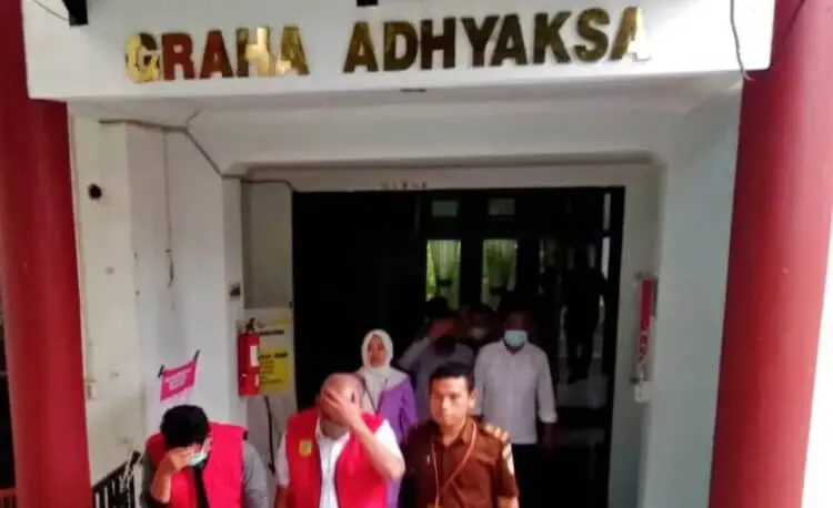 BREAKING NEWS: Mantan Kadis LH Kabupaten Serang Dijebloskan ke Rutan Serang