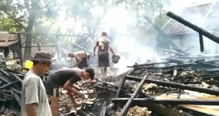 Nenek Jompo Nyaris Terbakar, Rumah dan Seisinya di Cikeusik Pandeglang Hangus