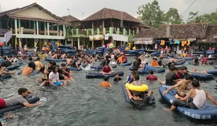 Pemandian alam Cikoromoy ramai, walau libur lebaran sudah usai, Senin (9/5/2022). (ISTIMEWA)