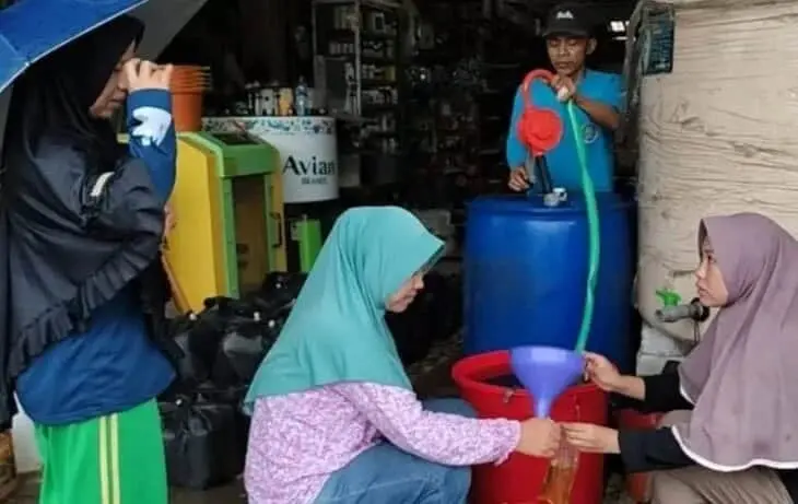Subsidi Dicabut, Warga di Pandeglang Borong Minyak Goreng Curah