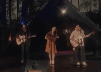Lirik lagu Tak Perlu Ada Senja - Suara Kayu dan Fiersa Besari