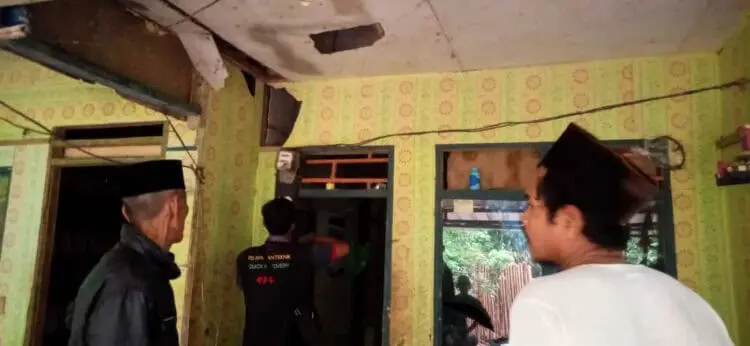 TKP rumah tersambar petir. (ISTIMEWA)