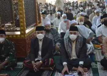 Bupati dan Wakil Bupati Tangerang Salat Idul Fitri di Masjid Agung Al-Amjad