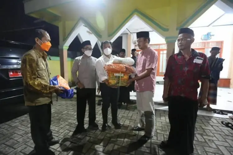 Al Muktabar Salurkan Bantuan untuk Korban Angin Puting Beliung di Serang