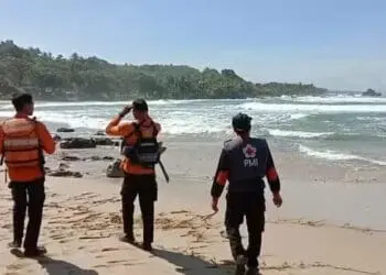 1 Santri Asal Pandeglang yang Hilang Tergulung Ombak di Lebak Belum Ditemukan