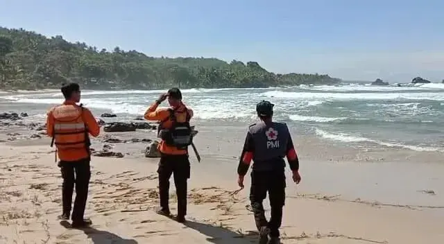 1 Santri Asal Pandeglang yang Hilang Tergulung Ombak di Lebak Belum Ditemukan