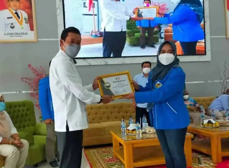 Sukseskan Gebyar Pemuda Mauk 2022, Komarudin Donasikan Buku Syaikh Nawawi Al-Bantani