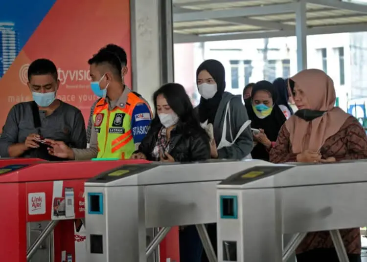 Foto Pelonggaran Kapasitas Penumpang KRL Jabodetabek
