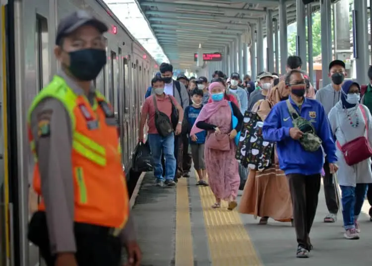 Foto Pelonggaran Kapasitas Penumpang KRL Jabodetabek