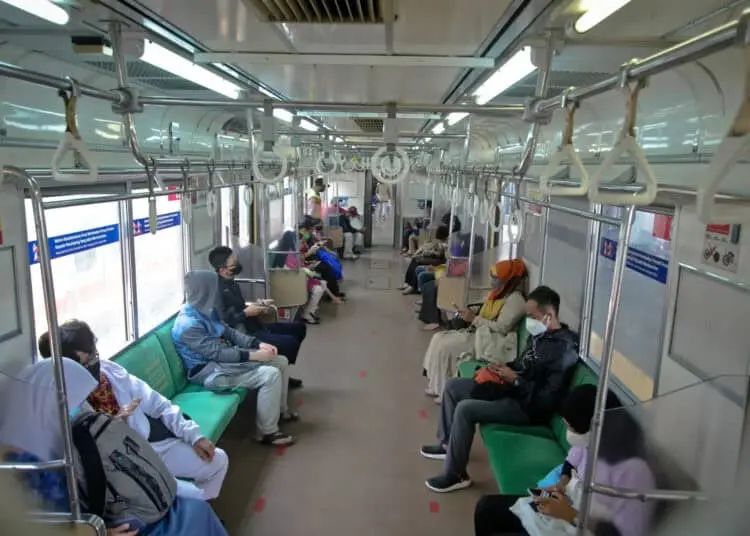 Foto Pelonggaran Kapasitas Penumpang KRL Jabodetabek
