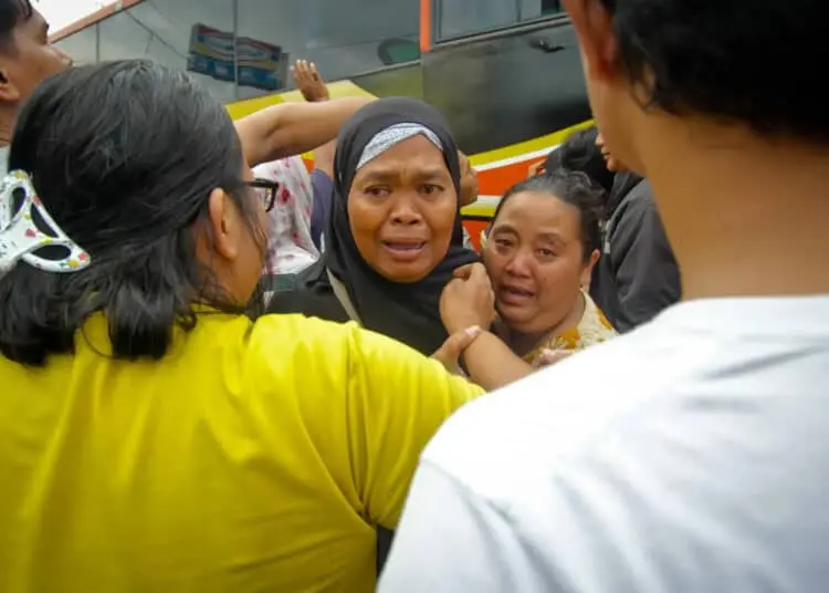Foto Suasana Haru Kedatangan Korban Kecelakaan Bus di Ciamis ke Tangerang