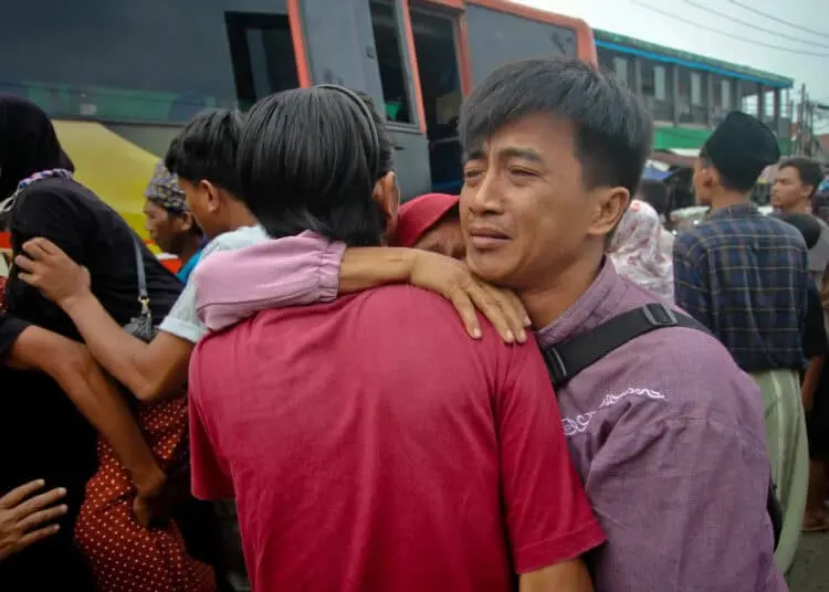 Foto Suasana Haru Kedatangan Korban Kecelakaan Bus di Ciamis ke Tangerang