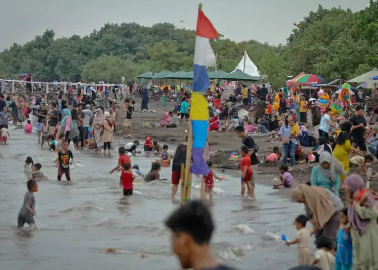 Foto Liburan di Pantai Tanjung Pasir Tangerang