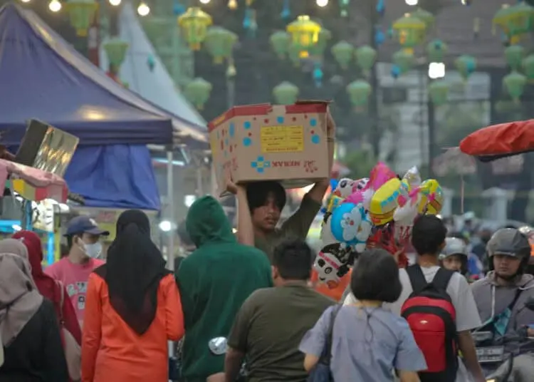 Foto Pelonggaran Kebijakan Bebas Masker di Area Terbuka