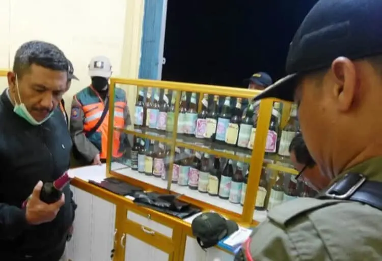 1 Warung Penjual Miras di Labuan Menolak Dirazia Satpol PP Pandeglang, Ini Alasannya