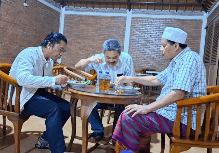 Usai Dilantik, Al Muktabar Makan Sate Bareng Wahidin Halim