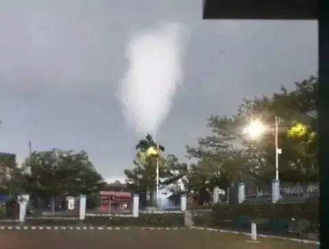 Puting Beliung Terjang Lebak, Puluhan Rumah dan Gedung SD Dikabarkan Rusak