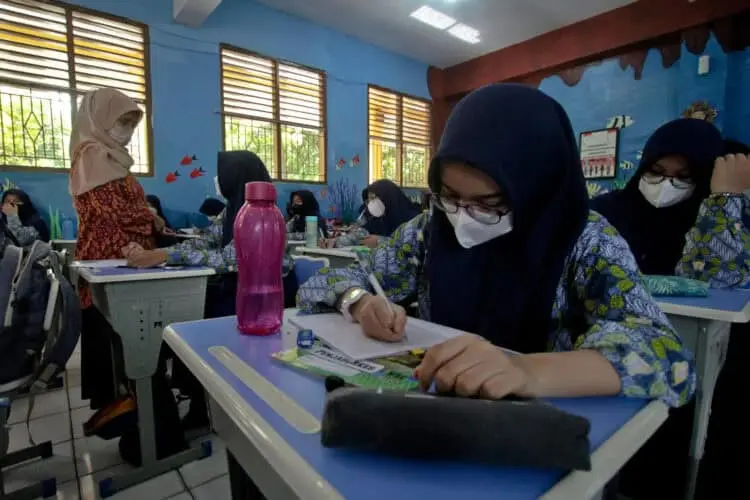Daerah PPKM Level 1 dan 2 Wajib PTM 100 Persen