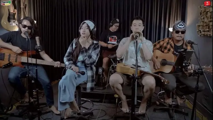 Lirik Lagu Melepas Lajang - Sallsa Bintan Feat 3 Pemuda Berbahaya dan Igo