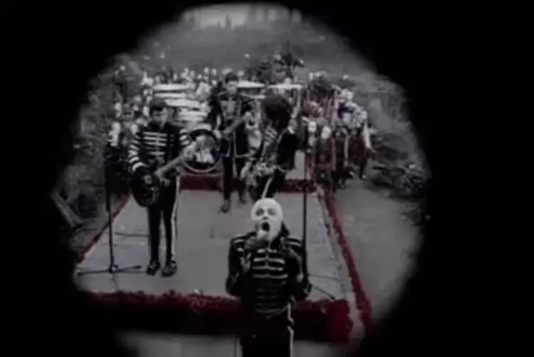 Lirik Lagu The Foundations of Decay - My Chemical Romance