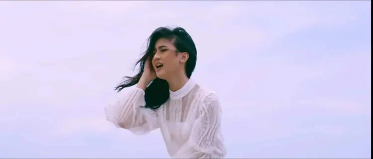 Lirik Lagu Tak Ingin Usai - Keisya Levronka